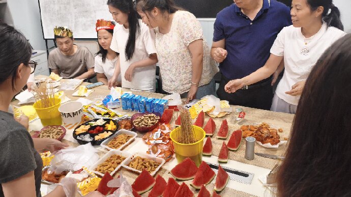温情相聚,共贺生辰